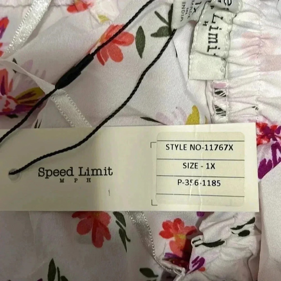 Speed Limit MPH Floral Cropped Top​​ - Picture 11 of 12